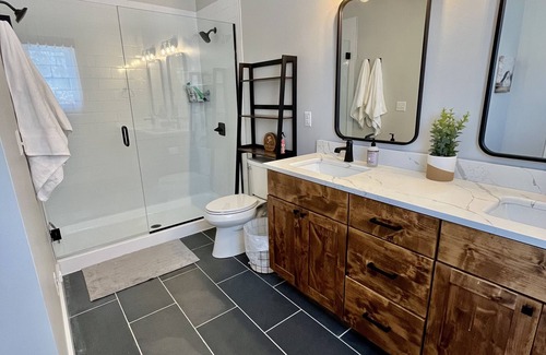 Emden Otro | Modern Farmhouse on 50 Secluded Acres - Near Mark Twain Lake!!