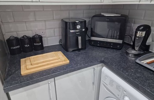 Wood Street Apartamento | Modern flat on Lea Bridge Road.