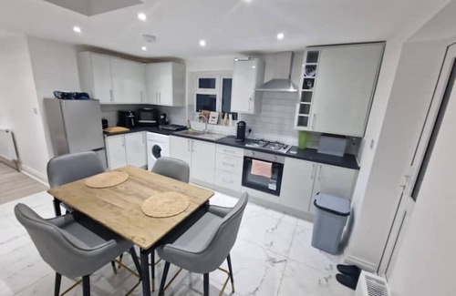 Wood Street Apartamento | Modern flat on Lea Bridge Road.