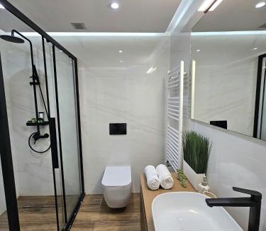 Voula Apartamento | Modern Garden View Apt in Voula, Athens - Luxe