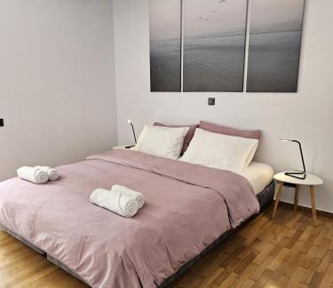 Voula Apartamento | Modern Garden View Apt in Voula, Athens - Luxe