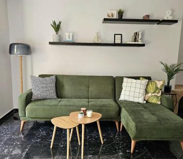 Voula Apartamento | Modern Garden View Apt in Voula, Athens - Luxe