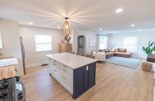 Grandville Casa | Modern Grandville Abode