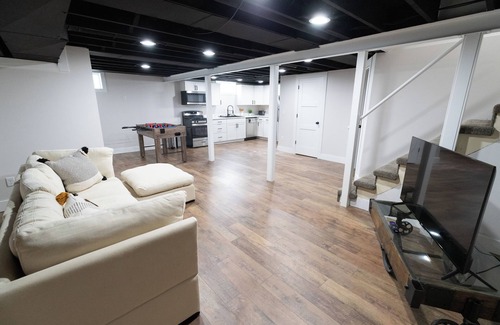 Grandville Casa | Modern Grandville Abode