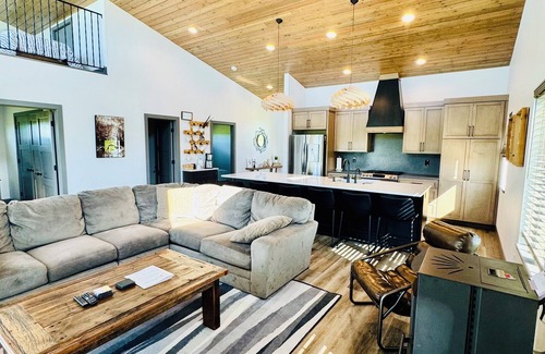 Big Horn County Casa | Modern Home with Private Big Horn River Access