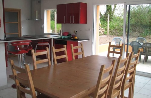 Landeda Casa | Casa moderna, tranquila, muy luminosa con jardín y terrazas.