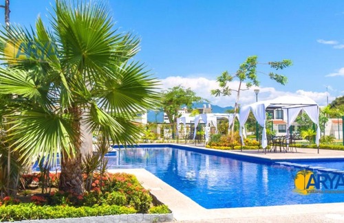 Puerto Vallarta Casa | Moderna Casa con Alberca en Coto Puerto Vallarta seguridad 24/7, areas verdes