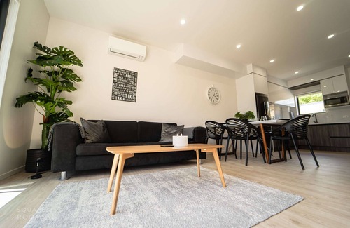 Howick Casa | Modern Howick Town House | Fibre Wi-Fi & Netflix