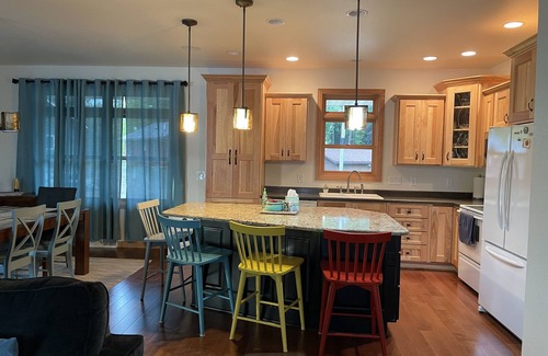 Medford Casa | Modern Lake House with Stunning Views