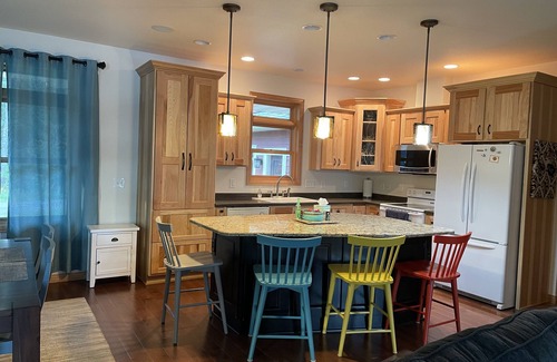 Medford Casa | Modern Lake House with Stunning Views