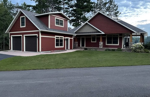 Medford Casa | Modern Lake House with Stunning Views