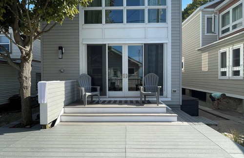 Erie Cabaña | Modern Lakefront Cottage