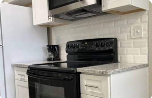 Lauderdale Lakes Condominio | Modern Lauderhill Condo/ Private Room and Bathroom