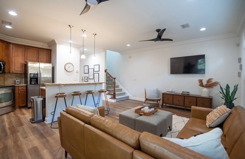 Auburn Casa | Modern Lux on Debardeleben | 3 Bed, 3 Bath