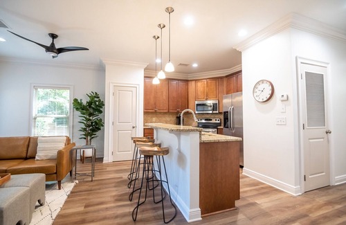 Auburn Casa | Modern Lux on Debardeleben | 3 Bed, 3 Bath