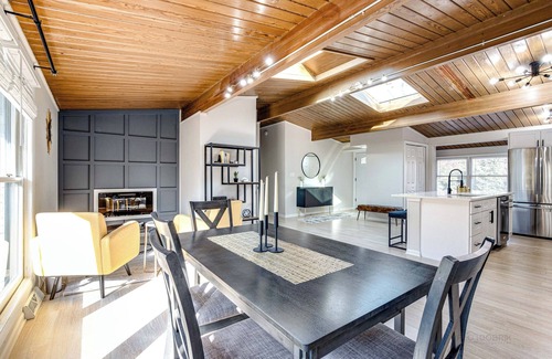 Highland Park Casa | Modern Luxe Home w/Gameroom and Electric Fireplace