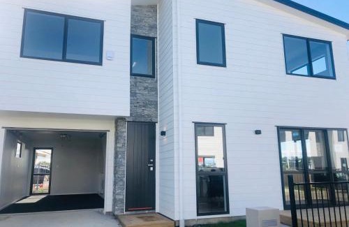 Manurewa Villa | Modern & Luxurious Home 3