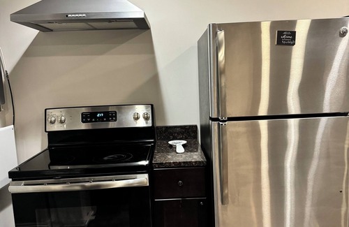 Irving Park East Apartamento | Modern Luxury 1bd-1ba - Heart of City: Close to Highway 90 & 94