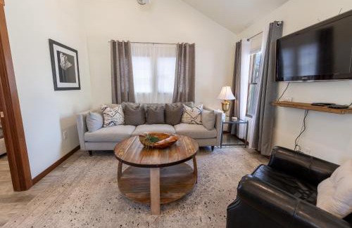 Rapid City Casa | Modern Luxury Bungalow steps from DT Activities