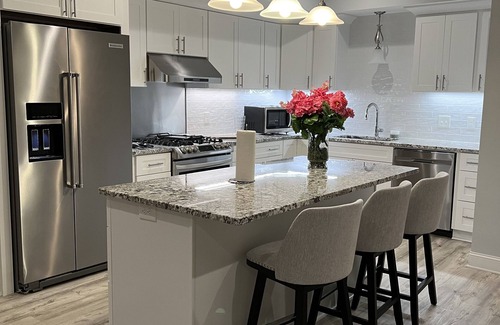 Loganville Apartamento | Modern meets country Loganville GA with AC, WiFi, pool.