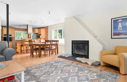 Bolton Valley Condominio | Modern Mountain Oasis -ski and ride, bike, hike, swim