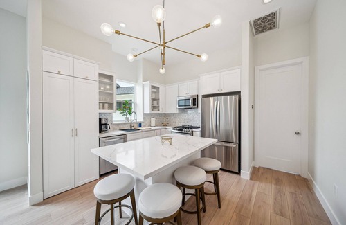 Claremont Cabaña | Modern New Build 2 Bed 2 Bath Casita in Quiet Claremont Neighborhood 15%discount