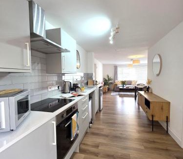 Ely Apartamento | Modern One Bed Flat at Dawe Luxury Suites - An Entire Apartment near Ely Cathedral & Train Station - The Perfect Gateway to Explore Ely, Cambridge, Norfolk & London - Sleeps up to 4
