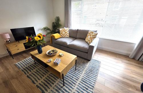 Ely Apartamento | Modern One Bed Flat at Dawe Luxury Suites - An Entire Apartment near Ely Cathedral & Train Station - The Perfect Gateway to Explore Ely, Cambridge, Norfolk & London - Sleeps up to 4