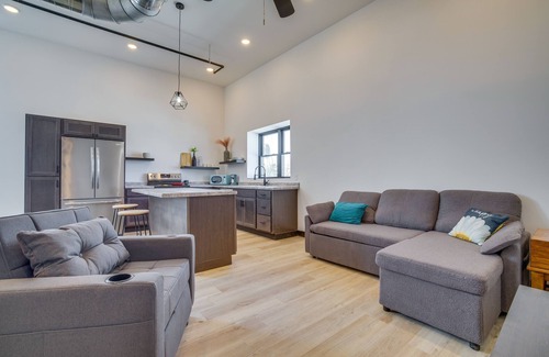 Cashton Apartamento | Modern, Open-Concept Apartment: Downtown Cashton!