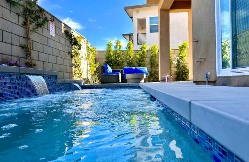 Palm Springs Casa | Modern Palm Springs Retreat Poolside Relaxation Scenic Views