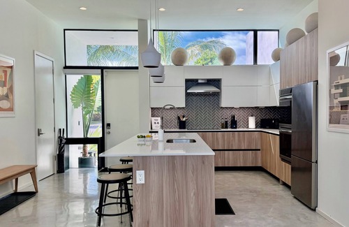 Tropic Palms Casa | MODERN PALMS — Saltwater Pool, Gym, BBQ Grill, Yoga Area, Board Games