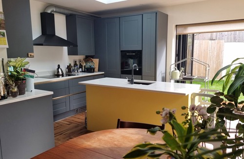 Fishponds Casa | Modern peaceful bungalow with tranquil garden next to Bristol/Bath cycle path