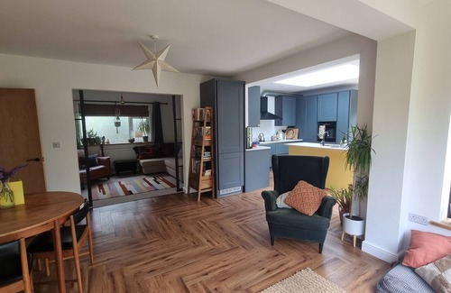 Fishponds Casa | Modern peaceful bungalow with tranquil garden next to Bristol/Bath cycle path