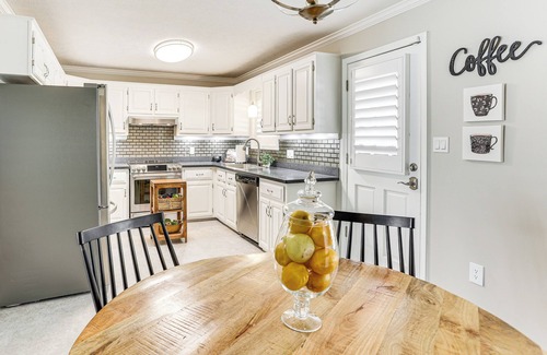 Jackson Casa | Modern Pet-Friendly Home w/ Covered Patio + Yard