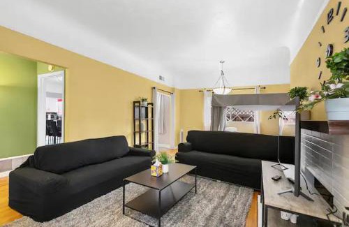 Burbank Casa | Modern Ping-Pong 4BD Sleeps 12 at Rose Garden