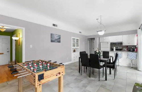 Burbank Casa | Modern Ping-Pong 4BD Sleeps 12 at Rose Garden