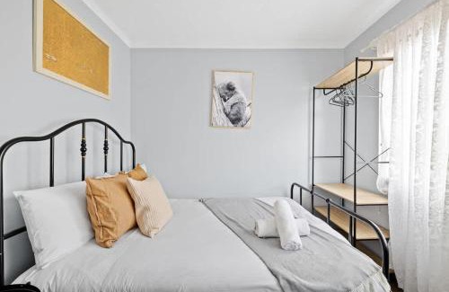 Liverpool Casa | Modern Private Double Room - Central Spot at Liverpool - Shared Bathroom