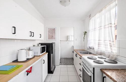 Liverpool Casa | Modern Private Double Room - Central Spot at Liverpool - Shared Bathroom