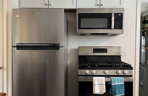 Warren Casa | Modern & Renovated 3B/1B Home - Quiet & Cozy