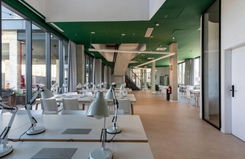 Milagrosa Apartamento | Modern Room with High-Speed Wi-Fi in Pamplona