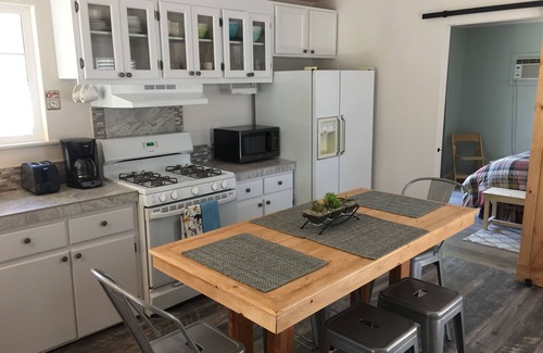 Wofford Heights Cabina | HIDEAWAY MODERNO DE CABINA RÚSTICA