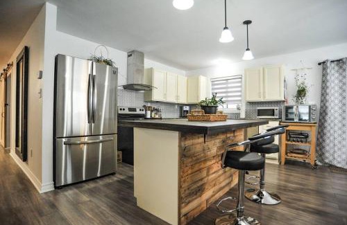 Kemble Casa | Modern Rustic Home with Wood Stove & Pool Table