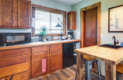 Bevier Apartamento | Modern-Rustic Studio Near Long Branch State Park!