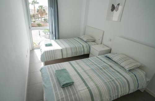 El Medano Apartamento | Modern sea view duplex with parking and aircon