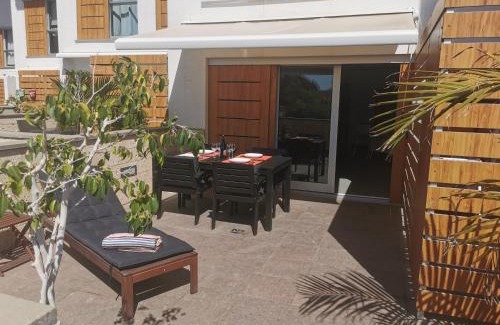 El Medano Apartamento | Modern sea view duplex with parking and aircon