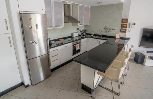 El Medano Apartamento | Modern sea view duplex with parking and aircon