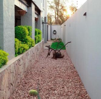 Victoria Falls Villa | Modern spacious 4-bedroom home