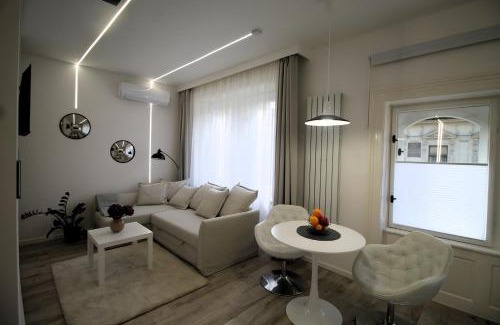 Gyor Apartamento | Modern stúdió a Belváros közepén parkolóval- Kata stúdióapartman