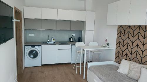 Trencin Apartamento | Modern studio in a residence with parking