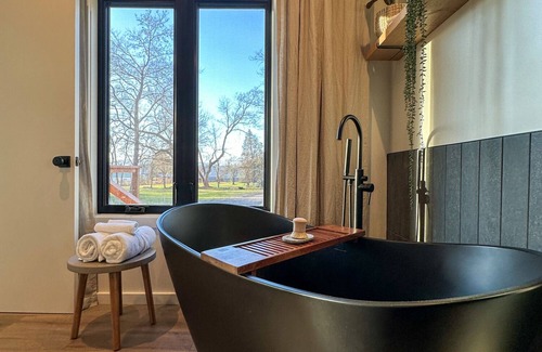 Milroy Cabina | Modern Tiny Home 24 w/Hot Tub!